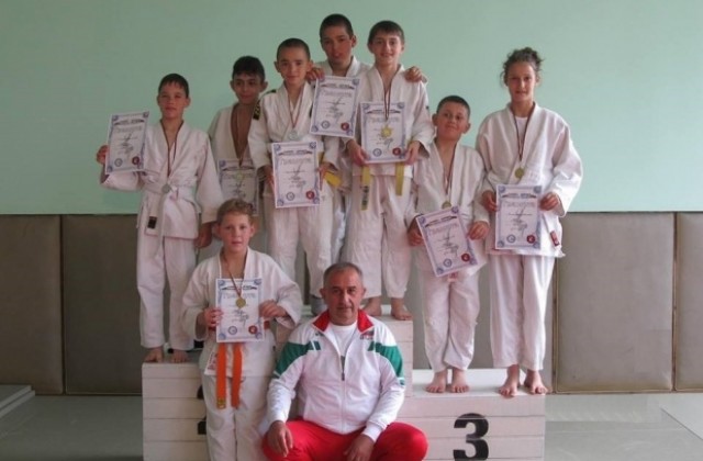 Еленските джудисти с осем отличия от турнир в Севлиево