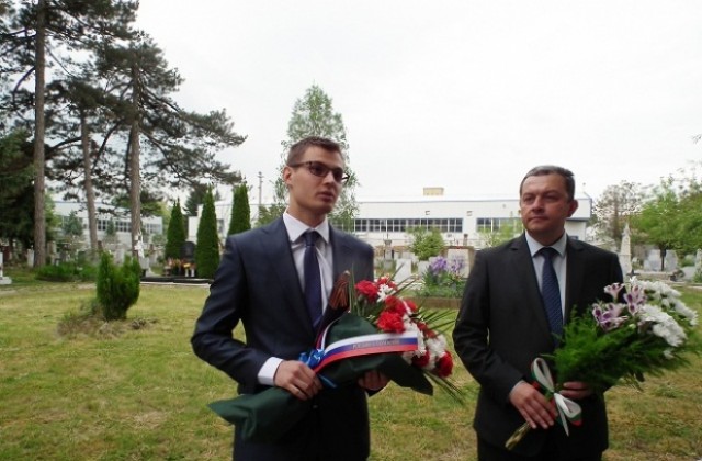 Поднесоха цветя в памет на загиналите в Руско-турската освободителна и Втората световна война