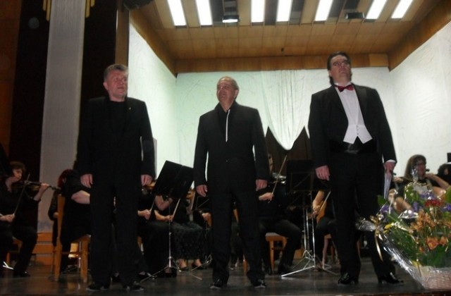Блестящ концерт на Славянските тенори с Плевенска филхармония и хор Гена Димитрова