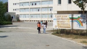 Хуманитарна гимназия отбелязва патронния си празник с благотворителен бал