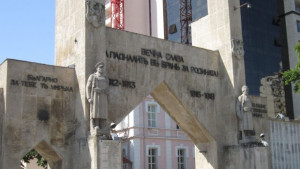 Затварят движението около паметника на Осми Приморски полк