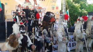 С калоферски гайди и кукерски изпълнения откриха Събора на овцевъдите