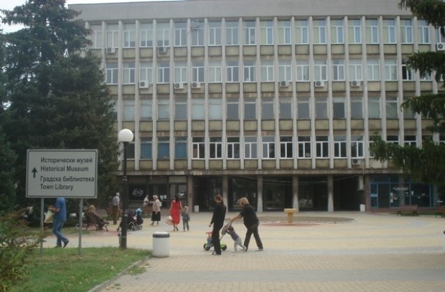 Доброволци от Тенерифе и Полша в Младежкия център на Димитровград