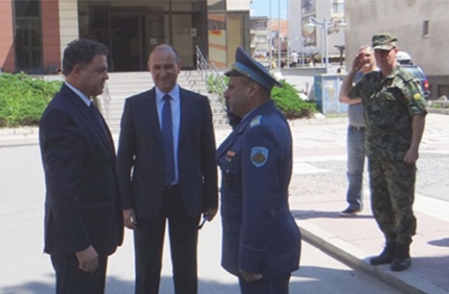 Министър Ненчев дарява военни имоти за нуждите на Музея на бойната слава в Ямбол