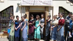 Мандами и господа дефилираха въ Бургасъ