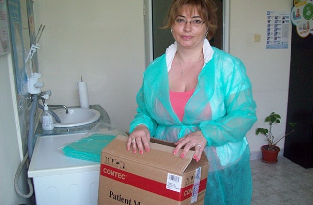 Дарение за врачанската болница от Коледния благотворителен търг на Дарик