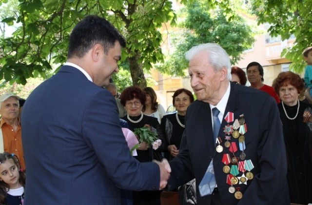 10 ветерани от Димитровград с ордени за 70 г. от края на Втората световна война