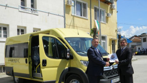 Депутат осигури нов училищен автобус за Златарица