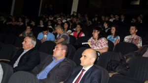 Областният управител призова младежите да правят любов а не дрифтове