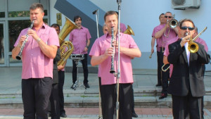 Кръшно хоро на площада