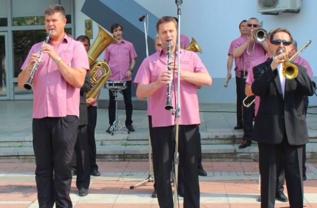 Кръшно хоро на площада