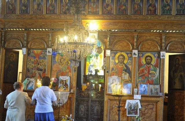 Църквата почита Светите равноапостоли Кирил и Методий