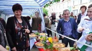 Над 140 майстори въртяха баници в с Баница