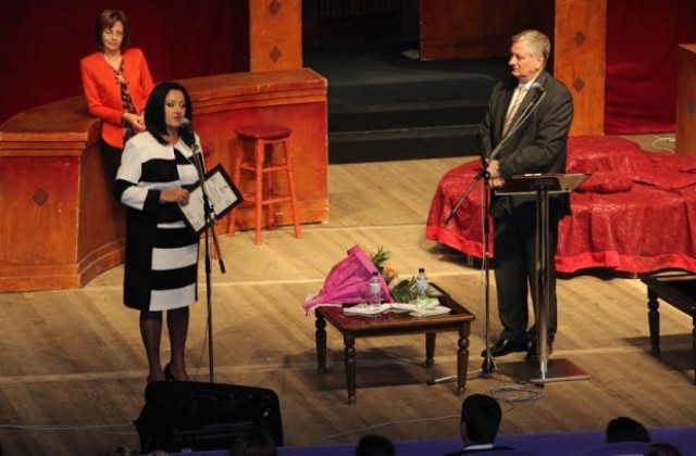 Лиляна Павлова получи годишната награда за принос за развитието на Варна