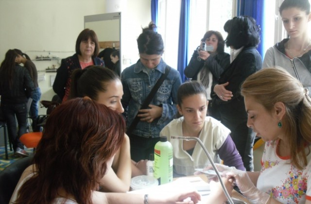 ПГ по моден дизайн отбеляза Деня на професията