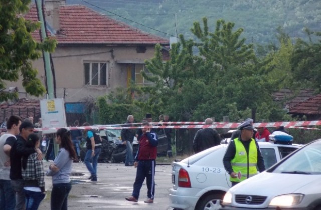 Все още не е ясно кой е шофьорът на колата убила 5- ма души в Яхиново