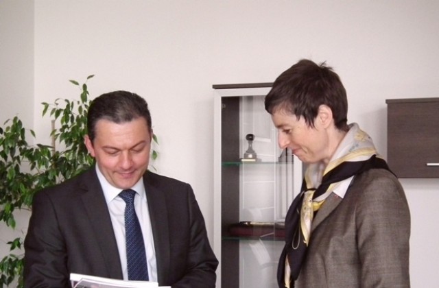 Улрике Щрака: Ще помогнем на австрийските фирми, които искат да инвестират в Севлиево