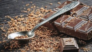 Учени установиха защо побелява шоколадът