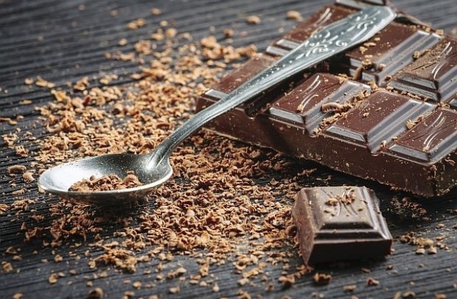 Учени установиха защо побелява шоколадът