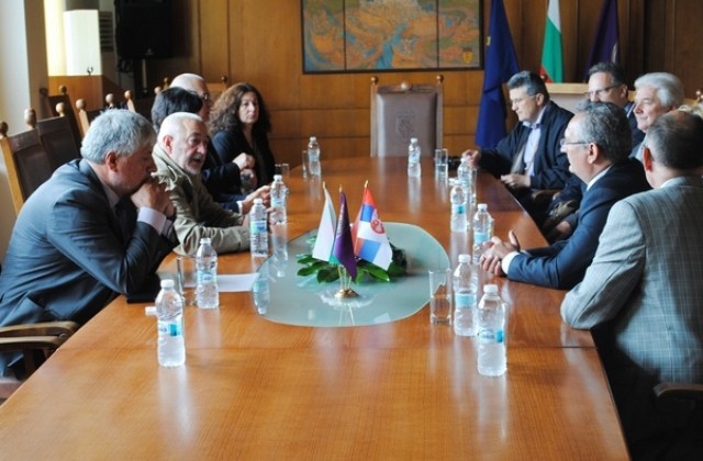 Обсъдиха възможността за побратимяване на Велико Търново и Кралево