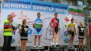 Трима българи на почетната стълбичка