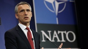 НАТО гони руските шпиони но съживява горещата линия с Кремъл