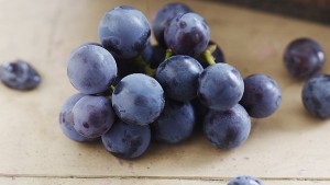 Роботхирург зашива прецизно сцепено гроздово зърно