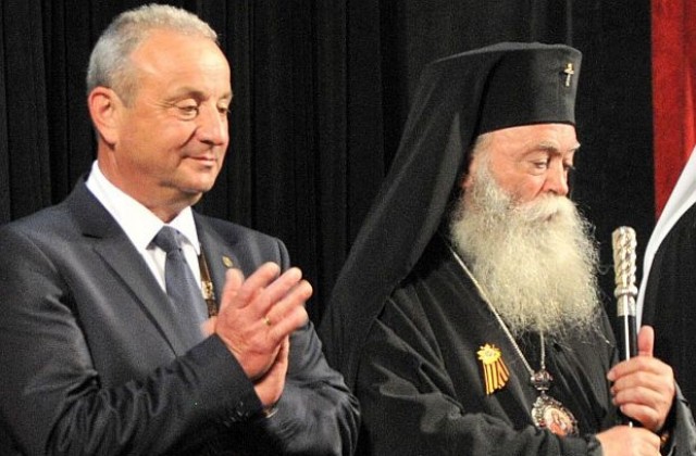 Митрополит Гавриил получи званието „Почетен гражданин на Ловеч”
