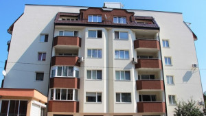 Повече сгради но с помалко жилища в тях са въведени