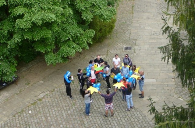 С флашмоб младежите от ГЕРБ в габровска област отбелязаха Деня на Европа