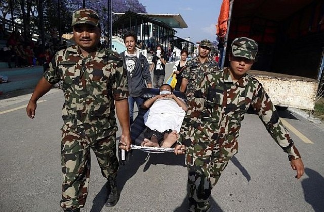 Земетресение с магнитуд 7,3 разлюля Непал, има жертви