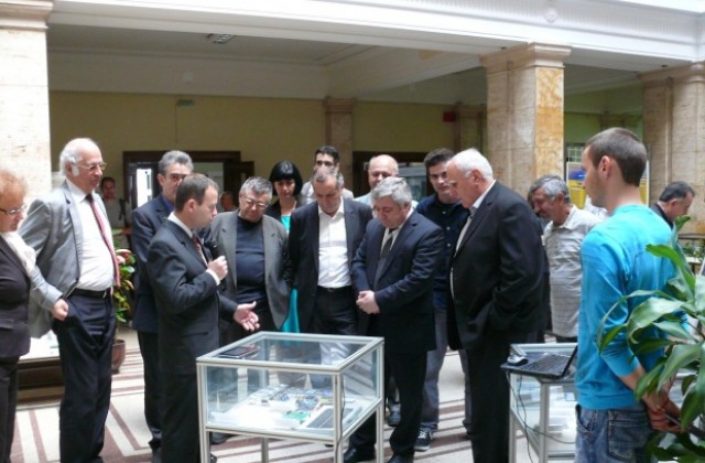 Изложба на разработки на студенти и докторанти откриха в университета