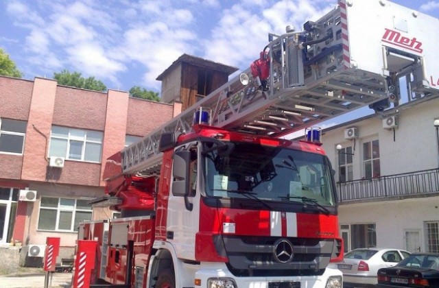 Отличиха пожарникарите от взривовете в Иганово, търсят още спасители