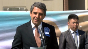 Плевнелиев Метрото на България е следено от нашите монголски колеги