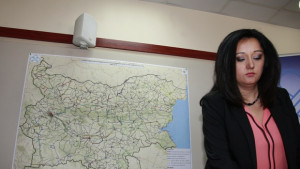 Ще кърпят дупки по общинските пътища с материал от големите