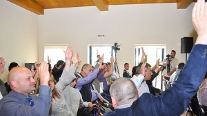 Съветниците си отсякоха римски монети после одобриха единодушно номинациите за