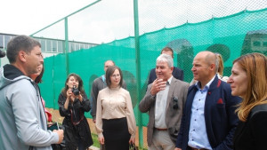 Министър Ангелкова и Марк Жирардели посетиха кортовете в Хасково