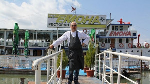 Шеф Манчев акостира в найдълго плавалия по суша кораб