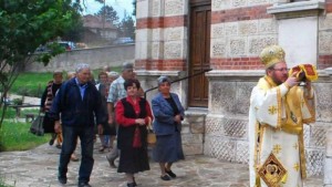 Митрополит Наум посети обновения храм в с Мечка