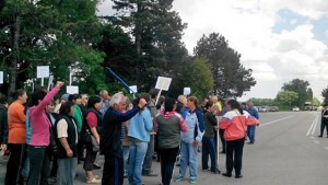 Продължава протестът на служителите на Добруджанския земеделски институт