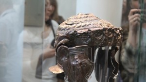 Показват древен шлем за 2 млн евро СНИМКИ