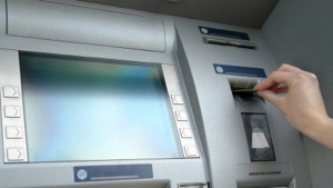 Една година условно за ползване на чужда дебитна карта