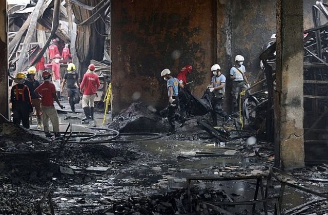 72 души загинаха при пожар във фабрика за джапанки в Манила