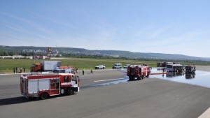 На летището разиграха катастрофа с два самолета СНИМКИ