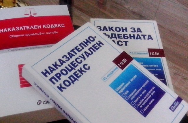 Разследват случай с ударена футболна съдийка