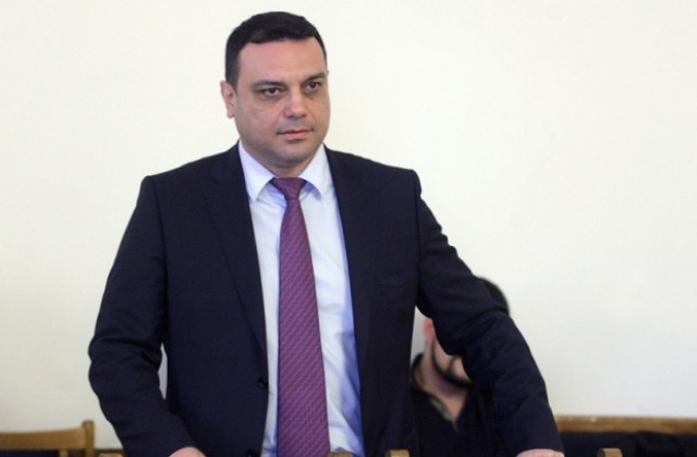 Министър Московски настоява за връщане на полигона при шофьорските курсове