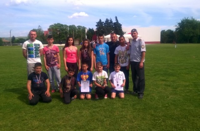 Ученици от Елена трети в състезанието Млад огнеборец