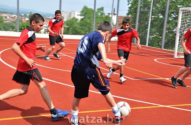 Над 60 деца играха заедно