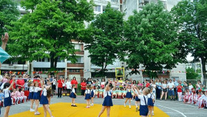 Родители учители и малчугани от ЦДГ Васил Левски спортуваха заедно