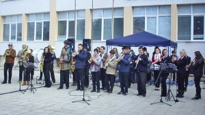 С концерт в Летния театър СОУ Св Климент Охридски празнува